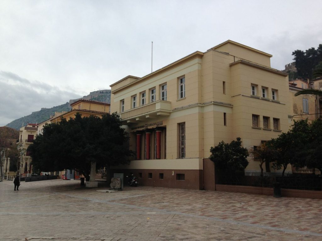Ανατροπή με το μουσείο 1821 στο Ναύπλιο Ανατροπή με το μουσείο 1821 στο Ναύπλιο