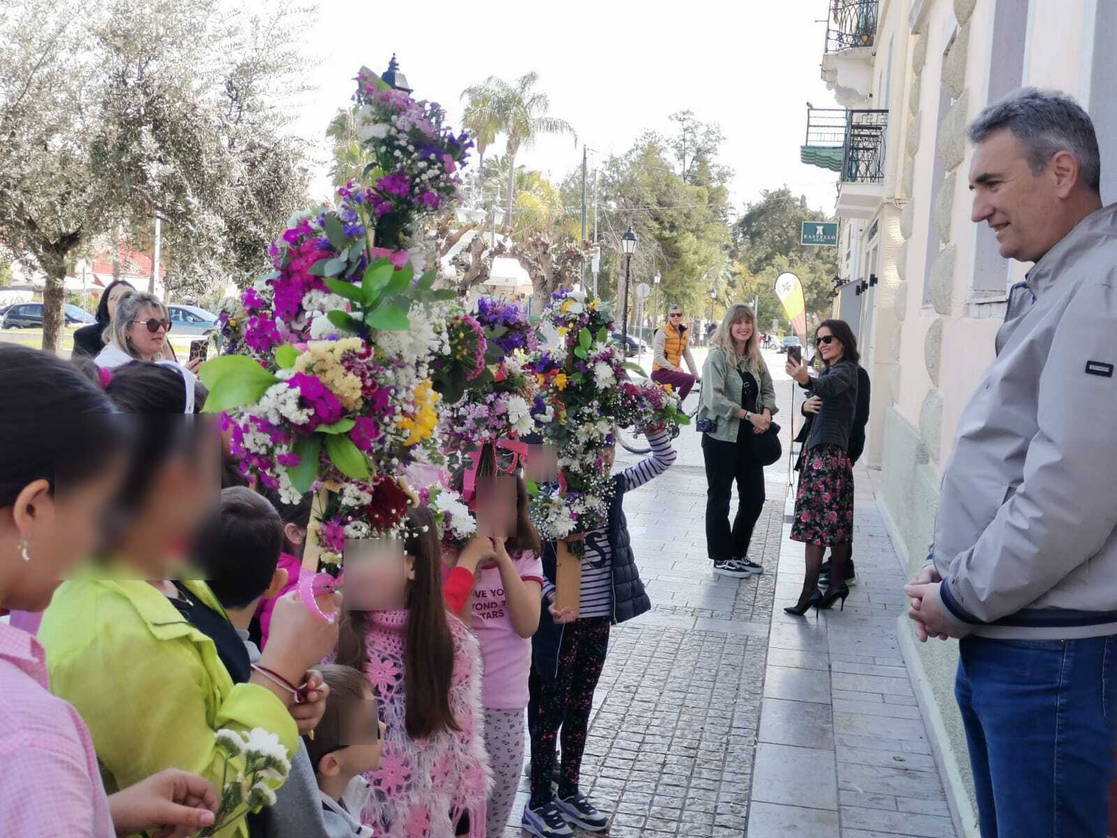 Παραδοσιακά κάλαντα του Λαζάρου από παιδιά στους δρόμους του Ναυπλίου & στο Δημαρχείο Ναυπλίου