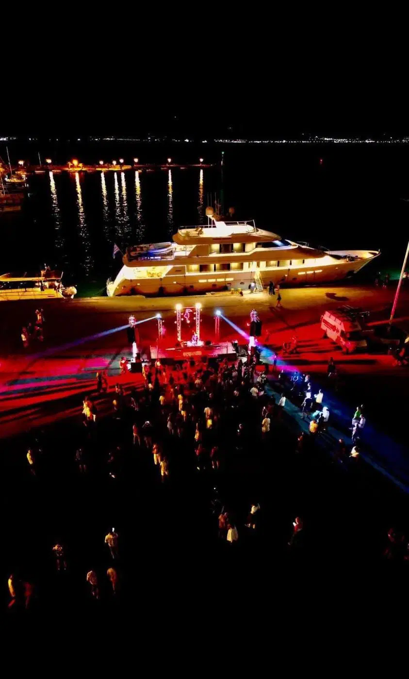 DJ party του Δήμου Ναυπλιέων  με  10.000  ευρώ + ΦΠΑ