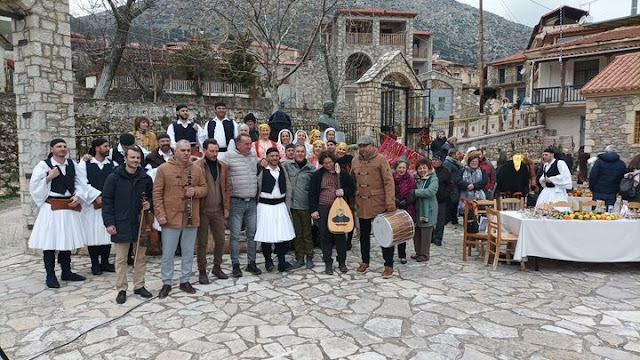 Πλημμύρισε επισκέπτες η Καρυά του Δήμου Άργους – Μυκηνών, τα Χριστούγεννα – Μαγευτική εορταστική ατμόσφαιρα [βίντεο] SUPER TV