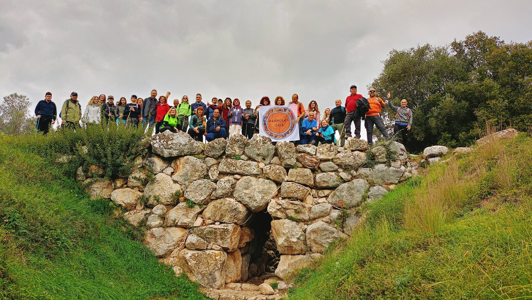 ΠΕΖΟΠΟΡΙΚΟ ΟΔΟΙΠΟΡΙΚΟ ΣΤΗ ΓΑΙΑ ΤΟΥ ΑΣΚΛΗΣΠΕΙΟΥ!