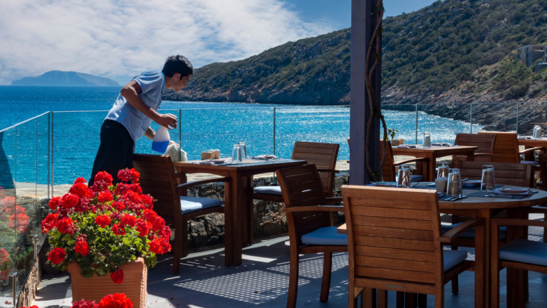 «Καμπανάκι» για τον Τουρισμό παρά το ρεκόρ αφίξεων