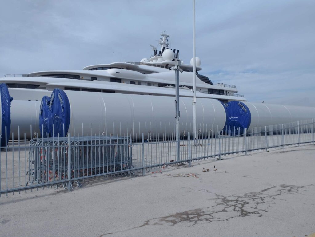 ΔΕΙΤΕ   ΤΙ   ΠΡΑΓΜΑΤΙΚΑ  ΣΥΜΒΑΙΝΕΙ  ΣΤΟ  ΛΙΜΑΝΙ  ΝΑΥΠΛΙΟΥ