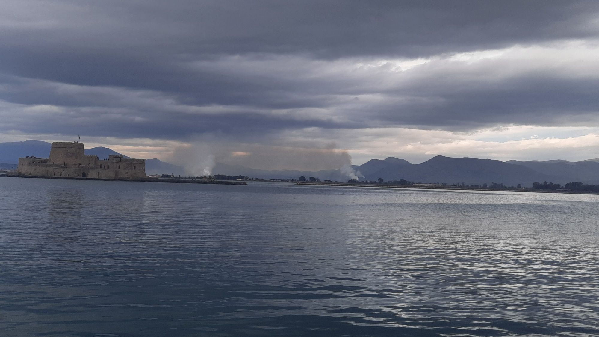 ΤΟΥΡΙΣΤΙΚΟ ΝΑΥΠΛΙΟ  ΜΕ  ΧΡΩΜΑΤΑ  ΚΑΙ …  ΑΡΩΜΑΤΑ