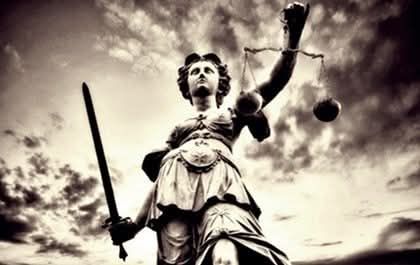 Σε τίποτα δεν διαφέρει το να μην υπάρχουν νόμοι από το να μην εφαρμόζονται οι νόμοι.