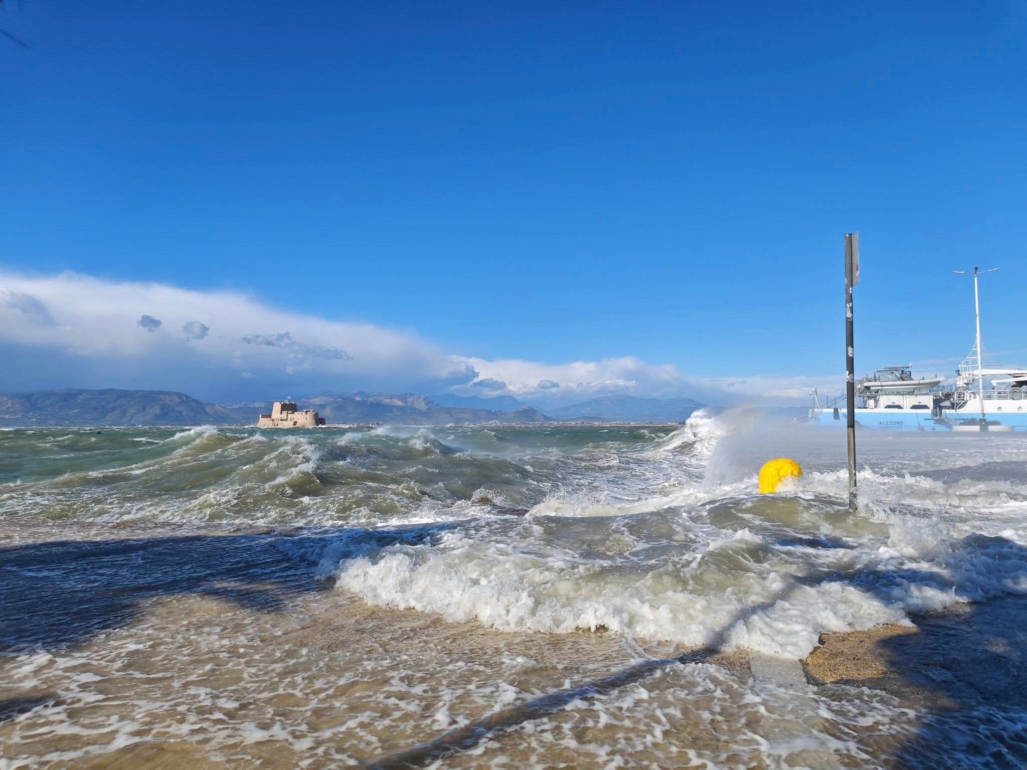 3  ΘΕΣΕΙΣ  ΕΓΑΣΙΑΣ   ΣΤΟ  ΝΑΥΠΛΙΟ