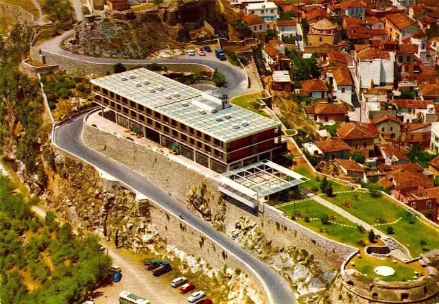 ΑΣΧΗΜΑ  ΝΕΑ   ΓΙΑ  ΤΟ  ΝΑΥΠΛΙΟ