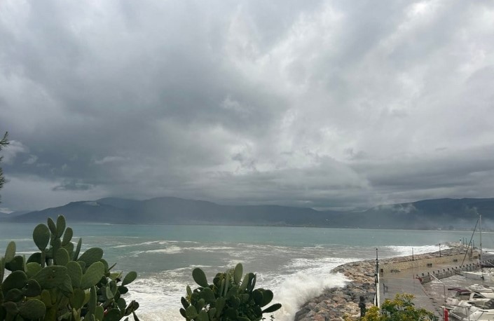 ΒΟΥΤΗΞΑΝ  ΝΑ  ΒΟΗΘΗΣΟΥΝ ΑΛΛΑ…ΝΕΟ   ΒΙΝΤΕΟ  με  τον 52χρονο λιμενικό