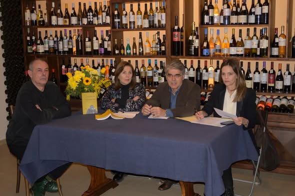 Έφη Αχτσιόγλου , Τασούλα Επτακοίλη κ  Γιώργος Λαμπράκος  για  το  βιβλίο  του Πέτρου  Κατσάκου