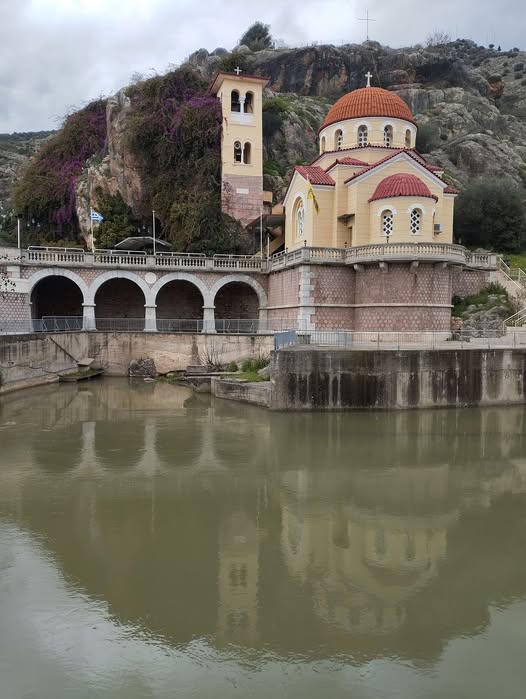 ΓΕΜΑΤΟ   ΤΟ  ΚΕΦΑΛΑΡΙ – ΦΩΤΟ