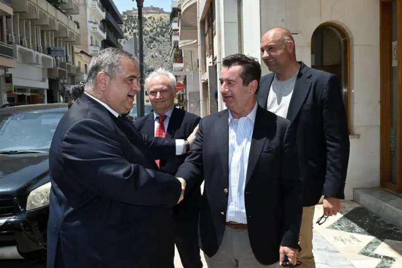 ΜΕ  ΣΠΑΝΑΚΗ  ΣΤΟ  ΑΡΓΟΣ