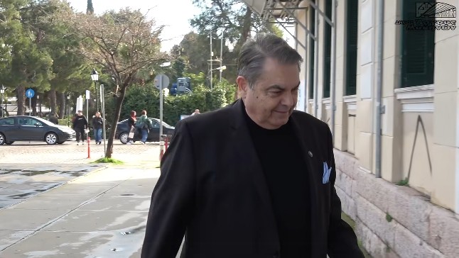 ΣΤΟΝ   ΕΙΣΑΓΓΕΛΕΑ  Ο  ΔΗΜΗΤΡΗΣ  ΚΑΜΠΟΣΟΣ