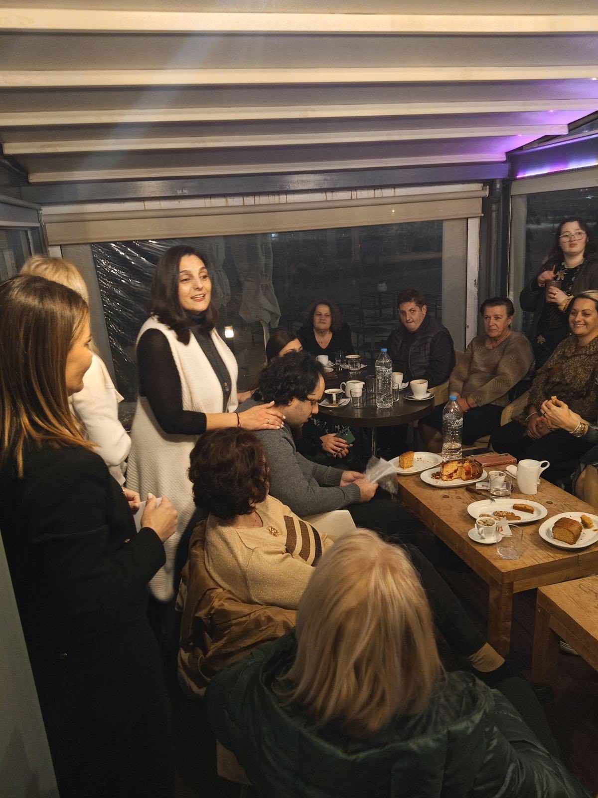 Όμορφο απογευματινό καφέ στο καφέ ΑΥΡΑ