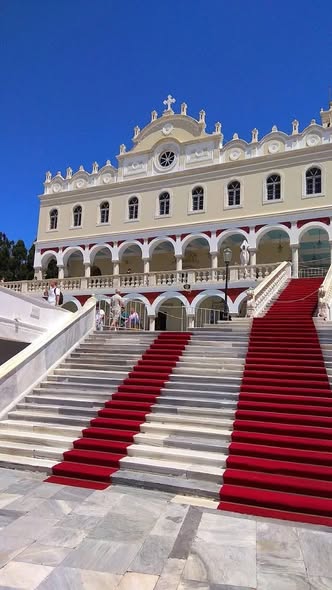 ΠΡΟΣΚΥΝΗΜΑ ΣΤΗΝ ΠΑΝΑΓΙΑ ΤΗΣ ΤΗΝΟΥ!