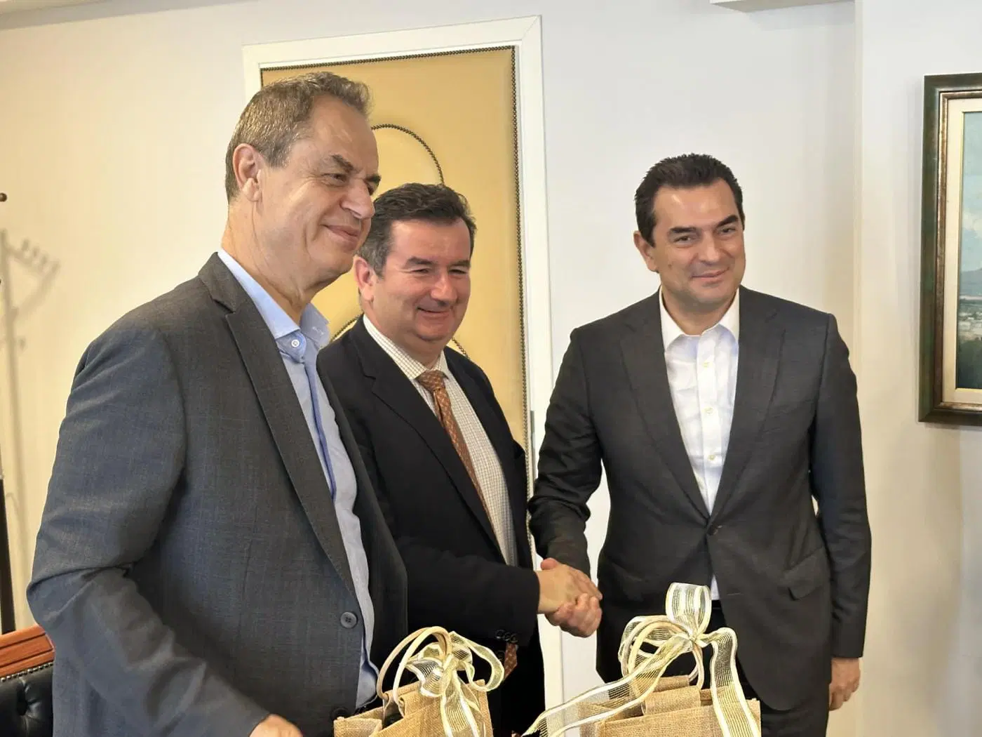 Όμως από τον Δήμο Ναυπλιέων… ούτε μια στάση.  Τι  συμβαίνει ?