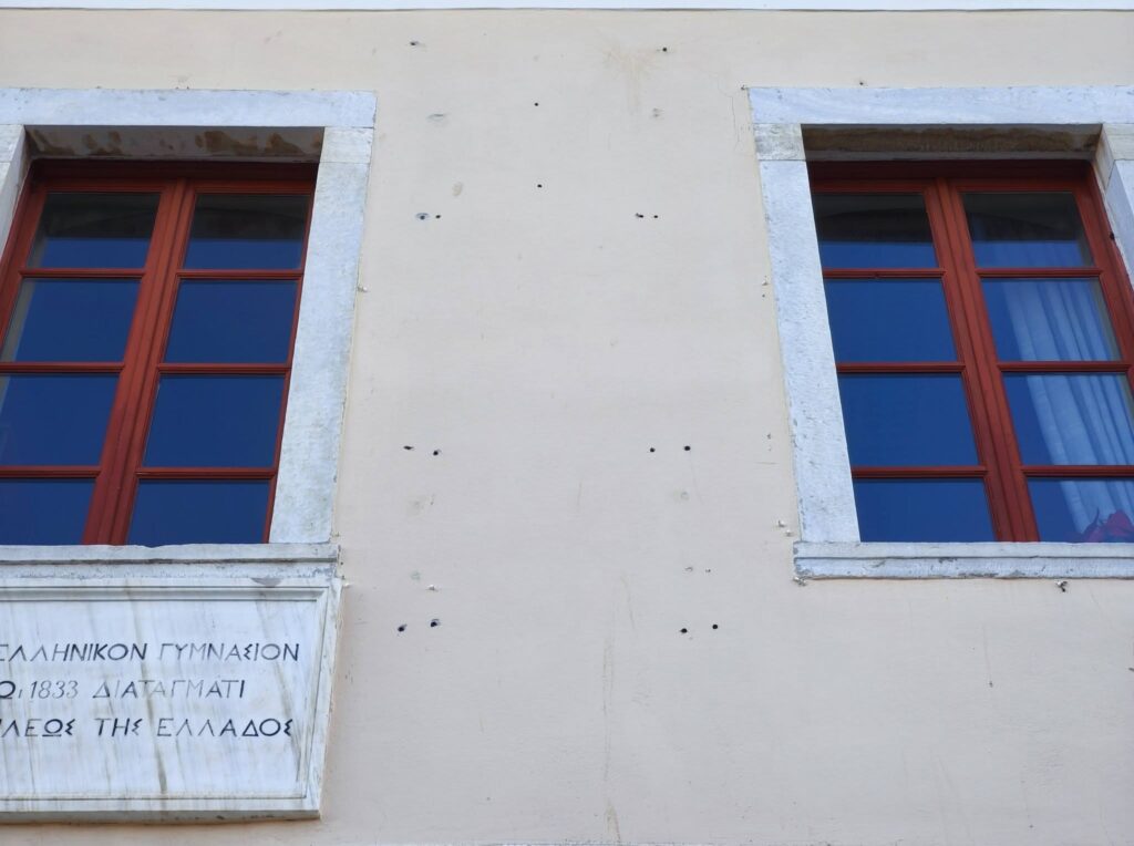 ΔΕΙΤΕ  ΤΙ  ΕΚΑΝΑΝ  ΣΤΟ  ΔΗΜΑΡΧΕΙΟ  ΝΑΥΠΛΙΟΥ