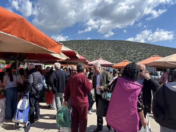 Στη Λαϊκή Αγορά της Ερμιόνης,
