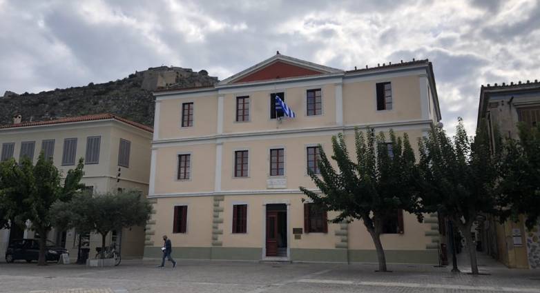 Ναύπλιο: “Κάποιος να του δείξει την πόρτα” – Άρθρο του Γιώργου Αργυρίου