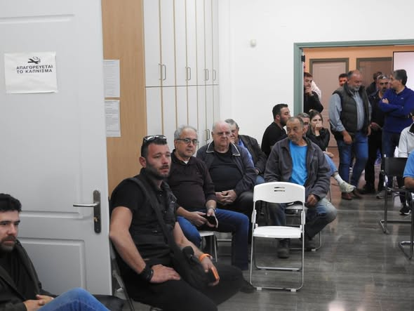 Eγκατάλειψη ολόκληρων περιοχών που ακόμα δεν έχει φτάσει το νερό του Ανάβαλου