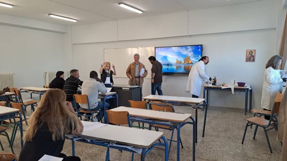 Δράσεις στο ΣΔΕ Κρανιδίου: Δημιουργήσαμε παραδοσιακό σαπούνι από επαναχρησιμοποιούμενο ελαιόλαδο.
