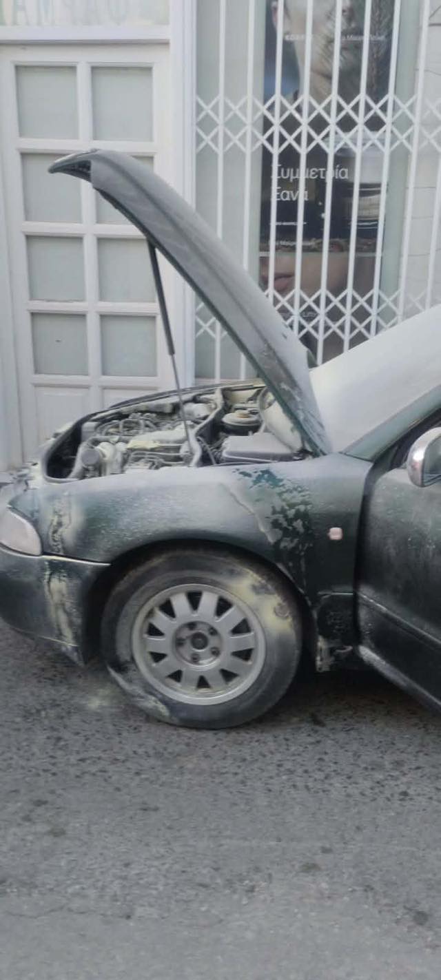 Πυρκαγιά σε Ι.Χ. περιορίστηκε στη μηχανή.