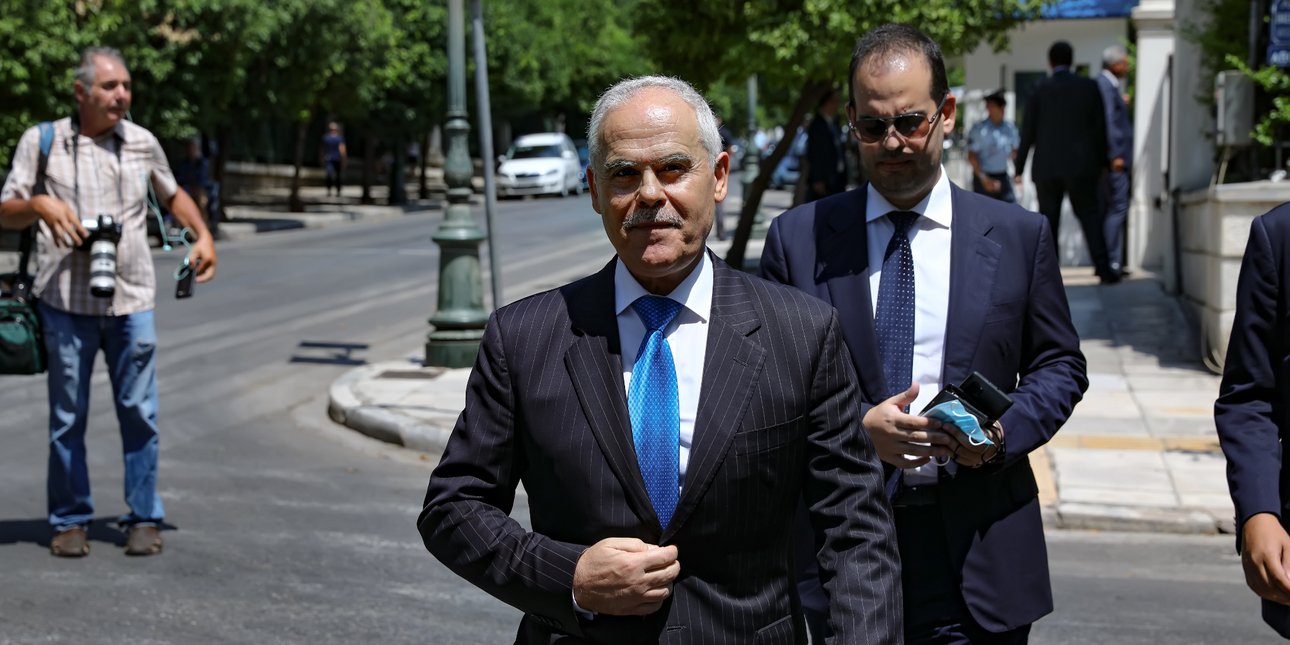 Πέθανε  ο  Νίκος Ταγαράς.