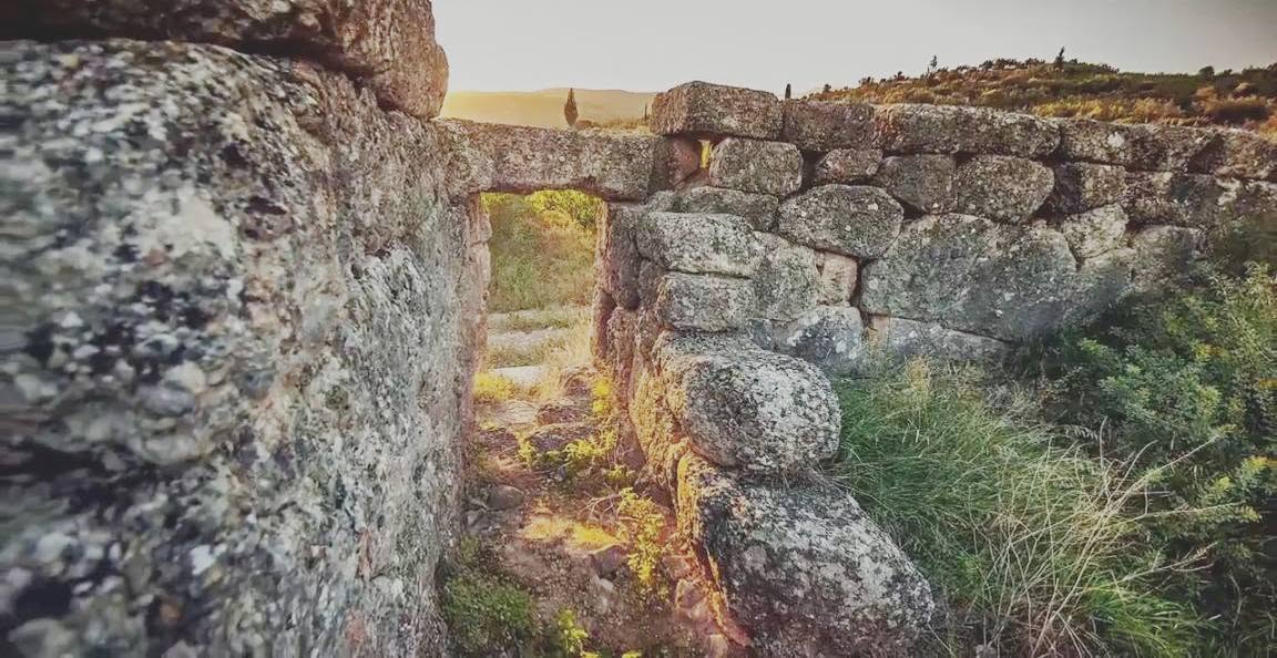 Η κιβωτιόσχημη μεγαλιθική κατασκευή στα Φίχτια Αργολίδος