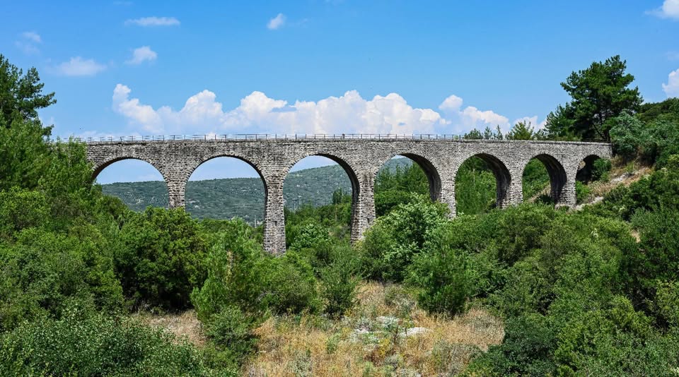 Περιμένοντας το τρένο …..